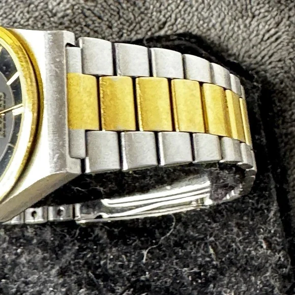 Citizen CQ Quartz Watch Men 6101-T15588 Two-Toned Black Dial Day/Date 7 1/4" - Picture 5 of 11